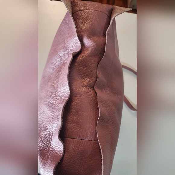 Italian Leather 2 Way Tote. Gorgeous. Unbranded. Suede Interior. Leather Smell. - Picture 8 of 11